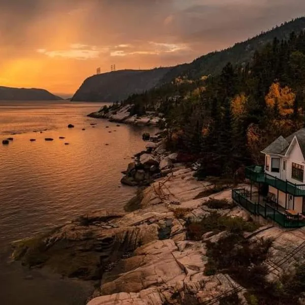 5星家庭休闲度假村，位于Petit-Saguenay的酒店