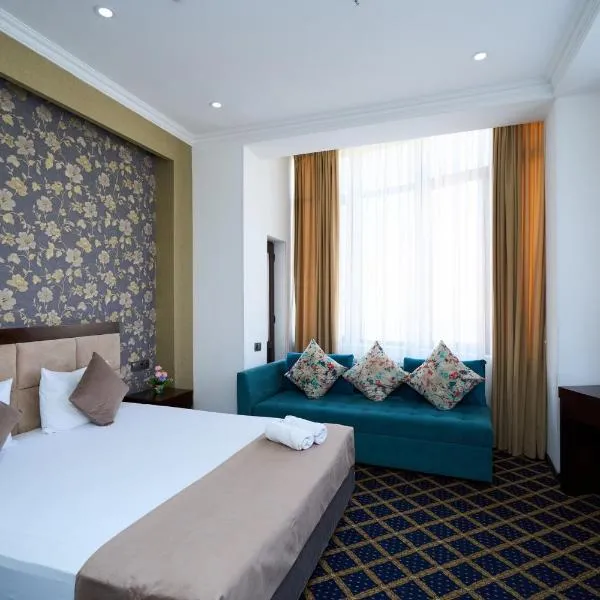 Corniche City Inn，位于Qaraçuxur的酒店