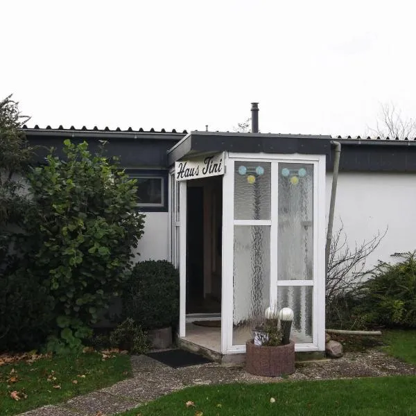 Attraktiver Bungalow in Warwerort an der Nordsee，位于Warwerort的酒店