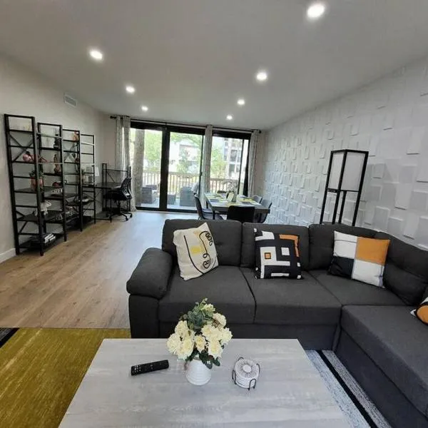 Contemporary bliss-newly renovated cozy villa!，位于希尔顿黑德岛的酒店