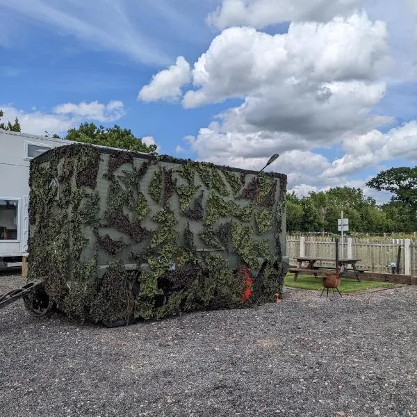 Military Shepherd Hut，位于Haxey的酒店