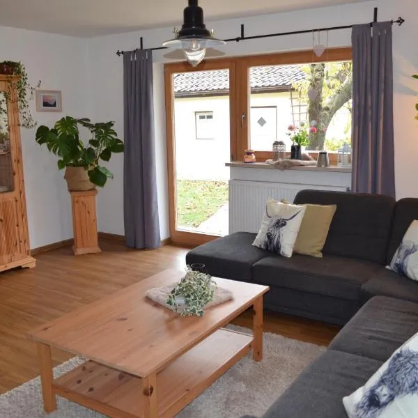 Vier-Zimmer-Wohnung mit Garten zwischen Salzburg und Königssee，位于艾恩灵的酒店