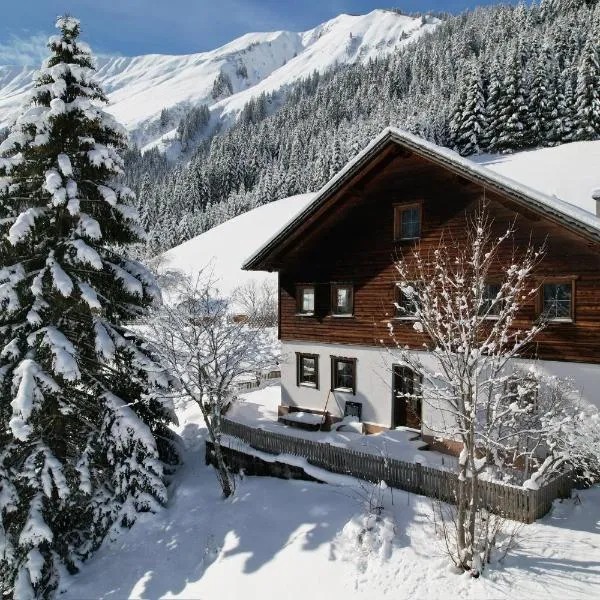 Berwang Chalets - Älpele Hof，位于罗伊特的酒店