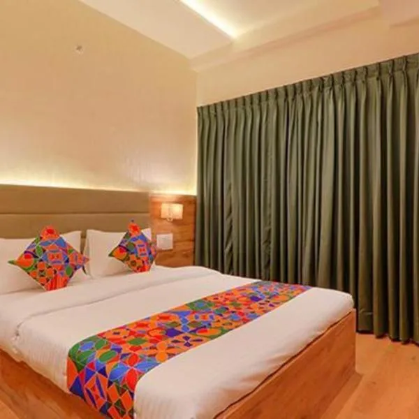 FabHotel Pratham Inn，位于Chinhat的酒店