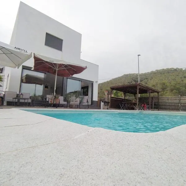 Villa Franz House Casa Principal，位于卡涅利亚斯的酒店