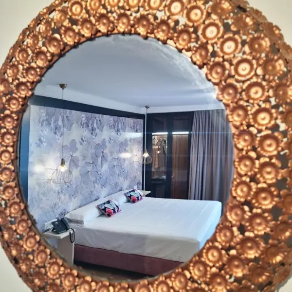 Hotel Suites Moma Centro，位于奥雷利亚纳拉维耶哈的酒店