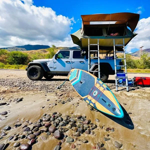 Explore Maui's diverse campgrounds and uncover the island's beauty from fresh perspectives every day as you journey with Aloha Glamp's great jeep equipped with a rooftop tent，位于Huelo的酒店