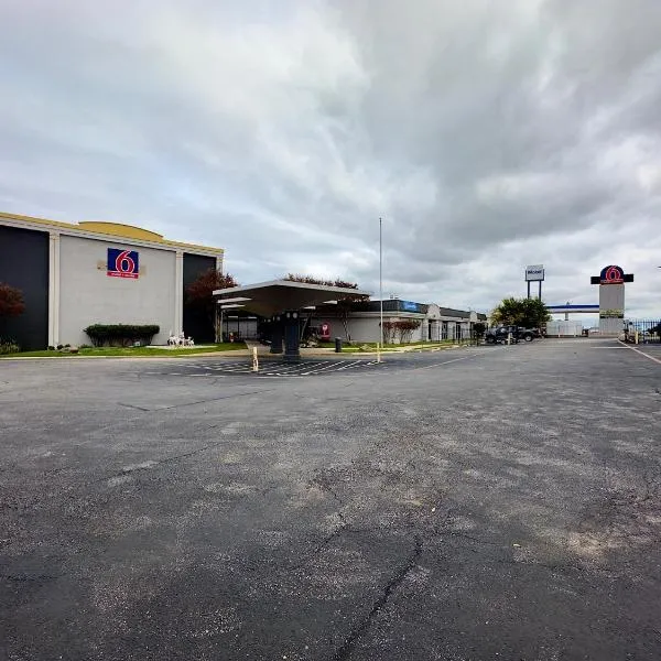 Motel 6 Mesquite, TX Town East，位于Rose Hill的酒店