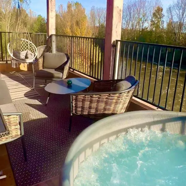 Suite prestige « Paradis » 5* au Moulin d’Albias，位于Albias的酒店