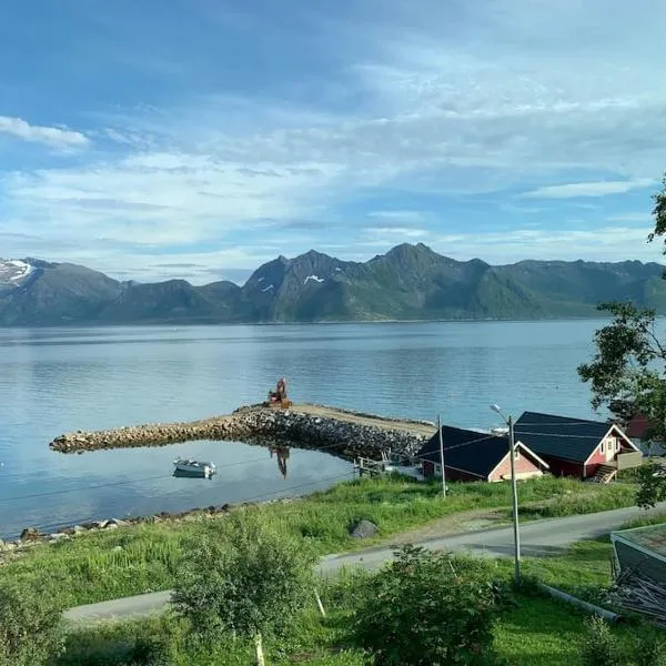 Leilighet i rorbu på Kaldfarnes - Yttersia Senja，位于Sifjord的酒店