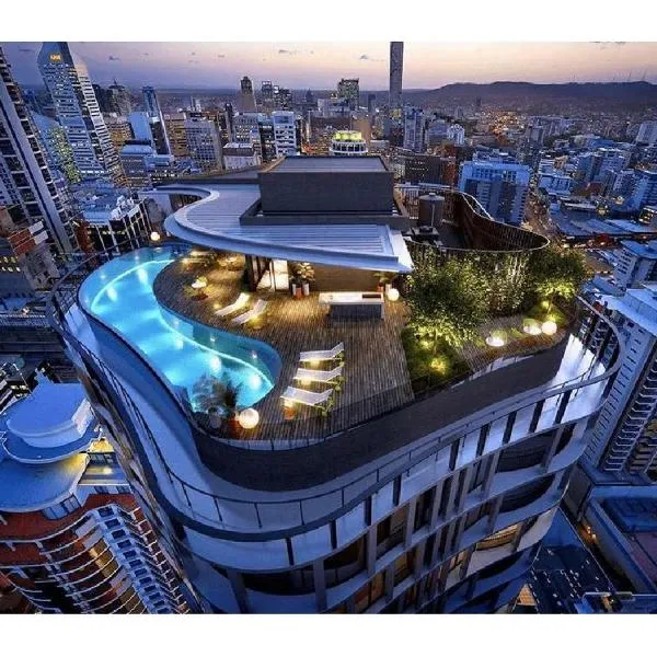 Lux 35th floor 2br 2bath, Infinity pool, Gym, Wifi，位于布里斯班的酒店