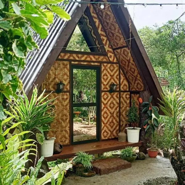 LK Farmcation Cabin Ligaya - Lucban, Quezon，位于Nalunao的酒店