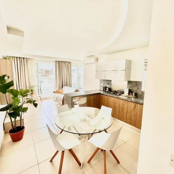 The Papillon Penthouse，位于Santa Venera的酒店