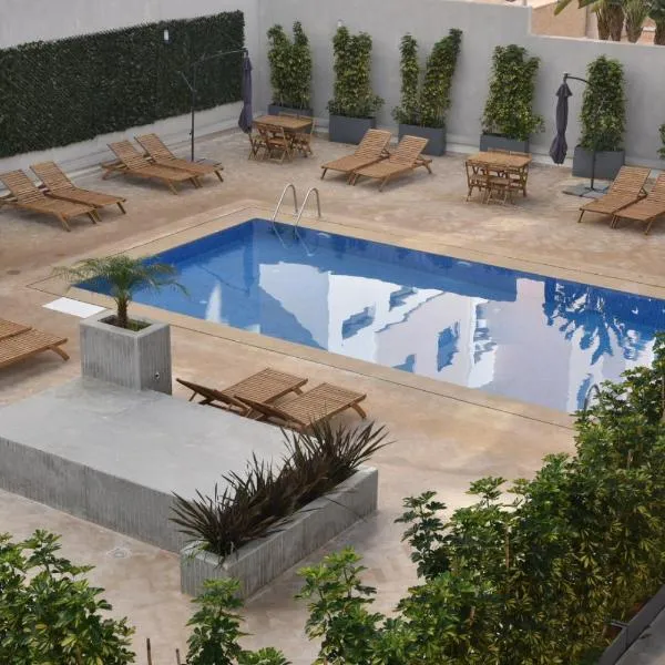 Lovely Apartment With Pool & Gym，位于盖尼特拉的酒店