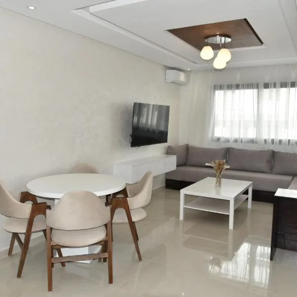 Lovely Apartment With Pool & Gym，位于Mehdiya-Plage的酒店