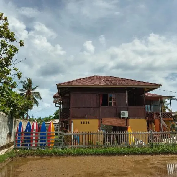 Arya's Surf Camp Cimaja，位于苏加武眉的酒店