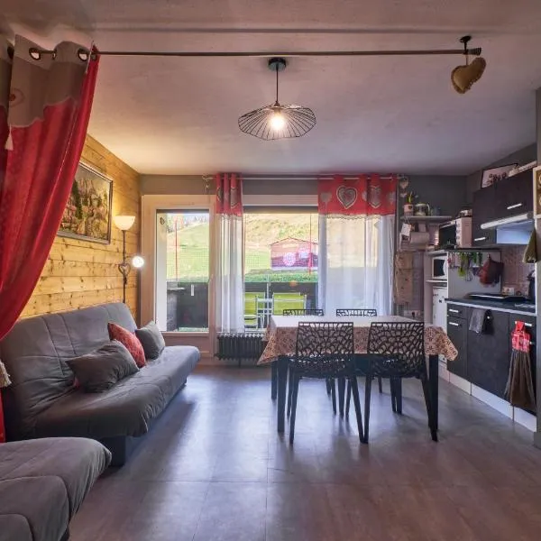 Studio Au Pieds Pistes Ski Collet，位于阿勒瓦尔的酒店