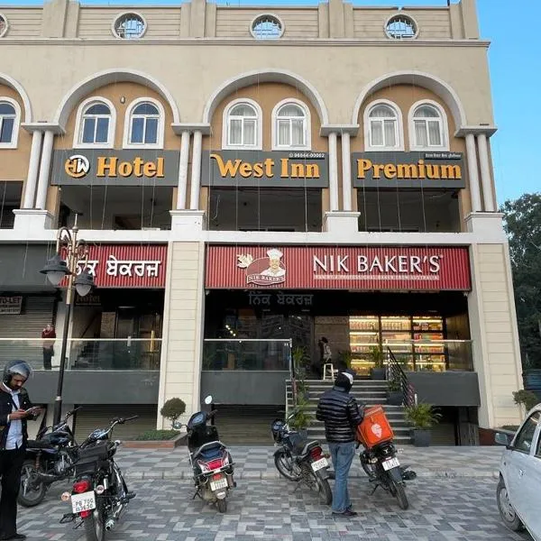 Hotel West Inn Premium，位于Kūrāli的酒店