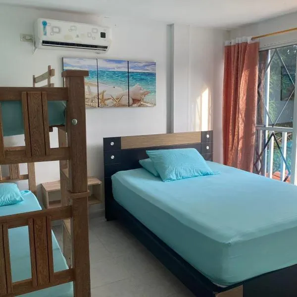 Hostel ISABELLA，位于Playa Dormida的酒店