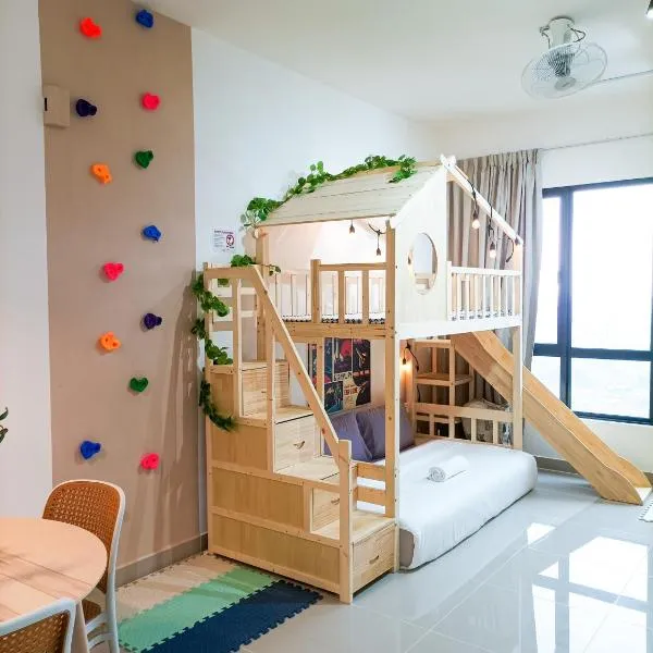 Japandi Family Play Suite with Slide Bunk Bed，位于加影的酒店