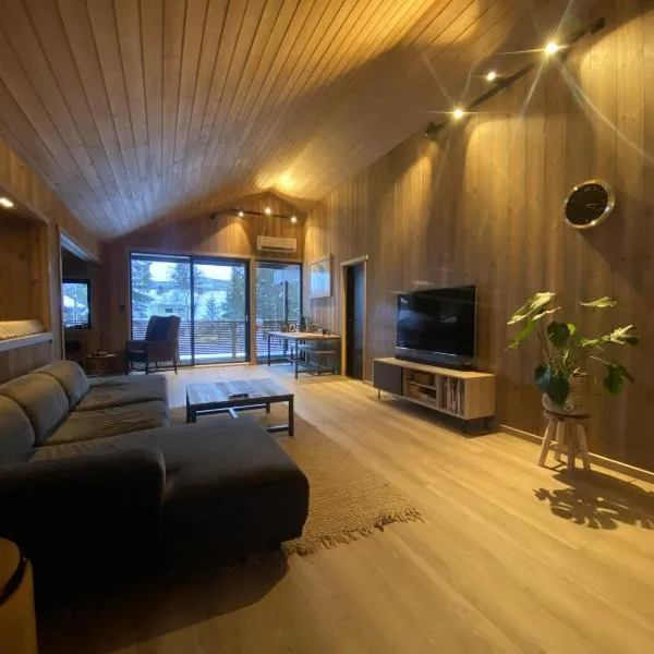 Newly renovated apartment with a central location，位于耶卢的酒店