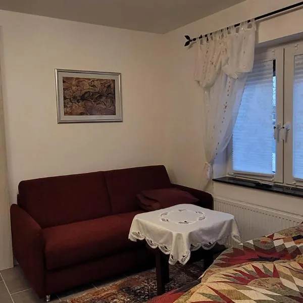 Zum Pfalzwanderer，位于山麓魏森海姆的酒店