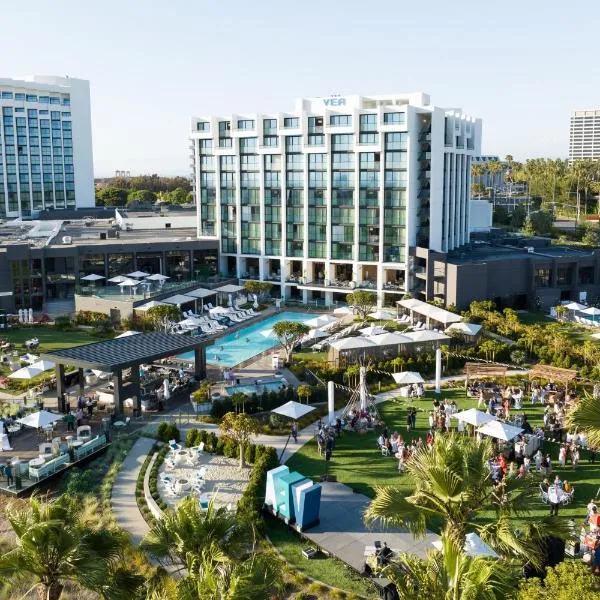 VEA Newport Beach, a Marriott Resort & Spa，位于纽波特海滩的酒店