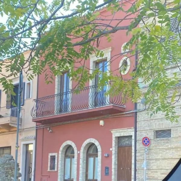 RESIDENZA IN PIAZZETTA，位于瓦斯托的酒店