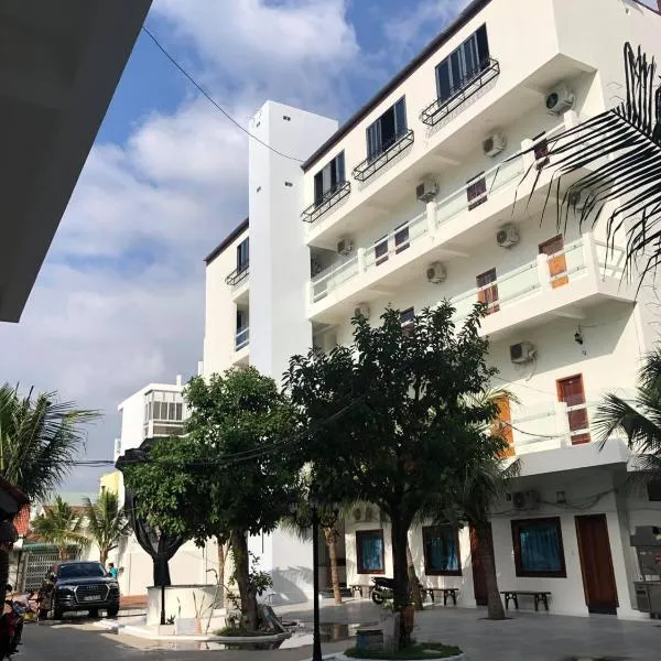 Sân Vườn Hotel Khánh Hòa，位于Ninh Hòa的酒店