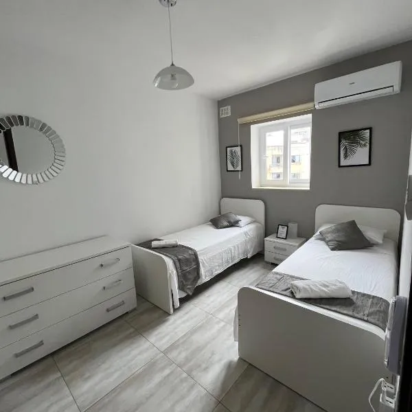 F4 Room 3, Private Room two single beds shared bathroom，位于姆西达的酒店