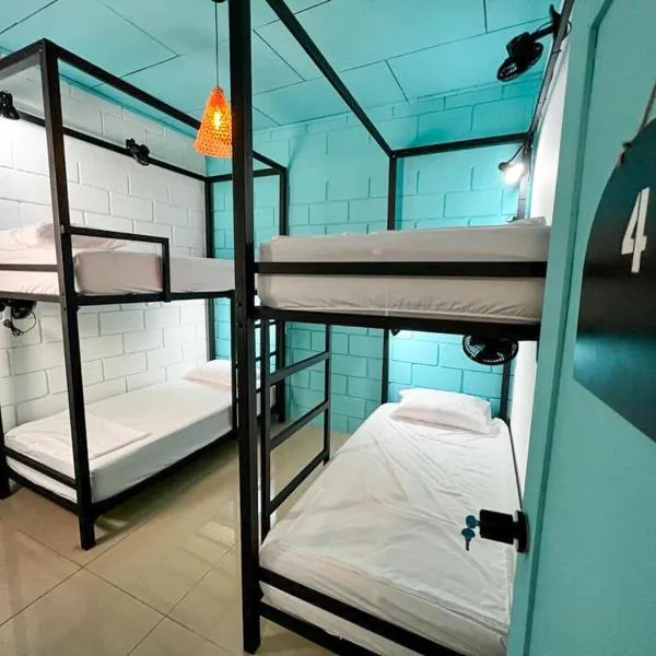 Lolas Hostal, Habitacion Exclusiva para Mujeres, 2 camarotes, precio por cama，位于Escazu的酒店