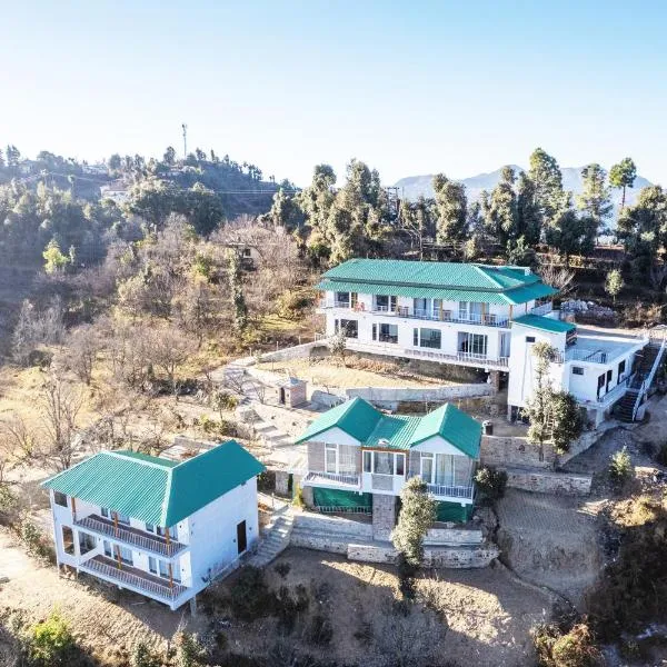 Shree Parijat Resort At Mukteshwar Hill Station with Himalayan View，位于阿尔莫拉的酒店
