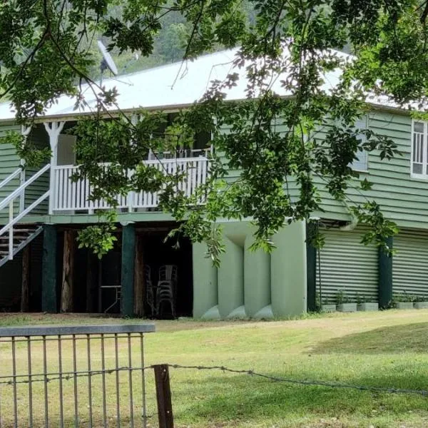 Harris Cottage，位于Rathdowney的酒店