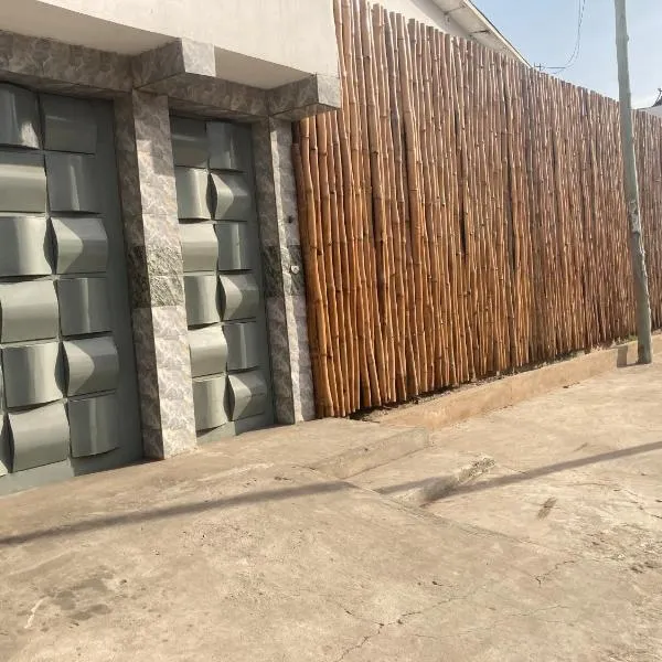 Lome Bamboo Lodge，位于洛美的酒店