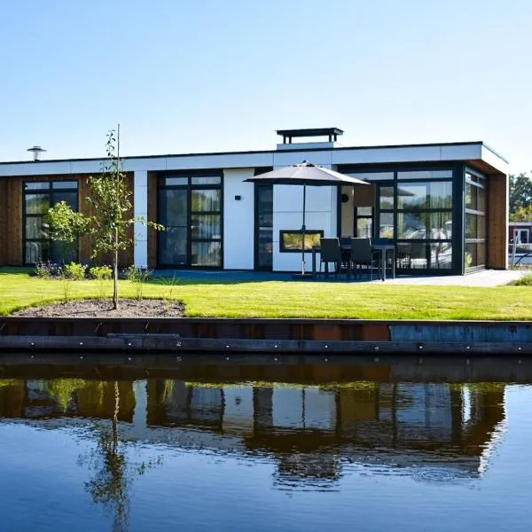 Modern holiday home near the Loosdrechtse Plassen，位于Kortenhoef的酒店