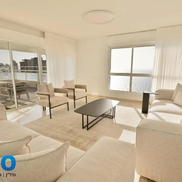 על הים，位于内坦亚的酒店