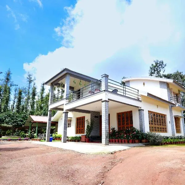 Kodebailu Homestay - 3BH Full Villa, Home Food, Coffee Estate，位于Hanbal的酒店