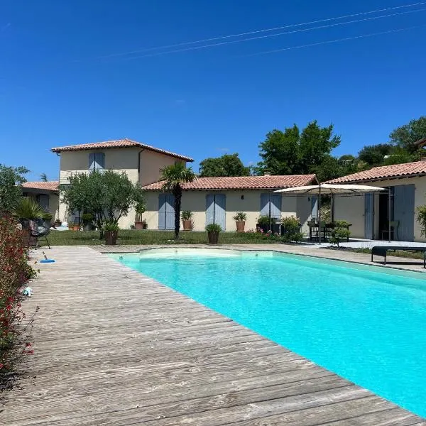 Gîte Crest, avec terrasse et piscine.，位于Cobonne的酒店