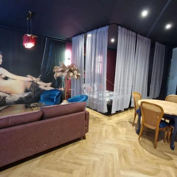 Le Boudoir D'Olympe Appartement érotico-romantique，位于蒙托邦的酒店