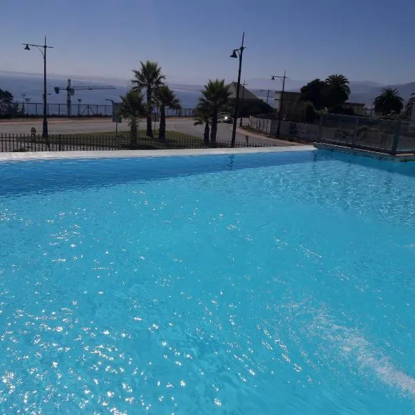 lindo depto con piscina temperada，位于康康的酒店
