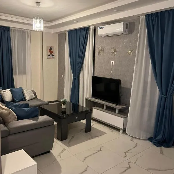 Two-Bedroom Apartment in Saburtalo District，位于Tbisi的酒店