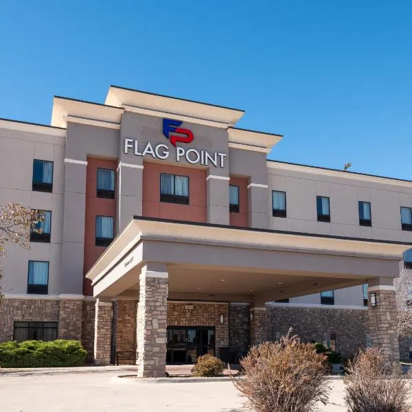 Flag Point Inn and Suites Pratt，位于Pratt的酒店