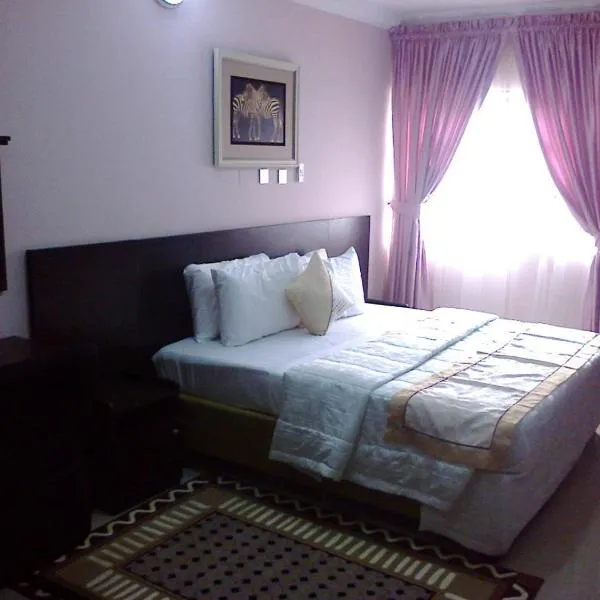Conference Hotel and Suites Sagamu，位于Sagamu的酒店
