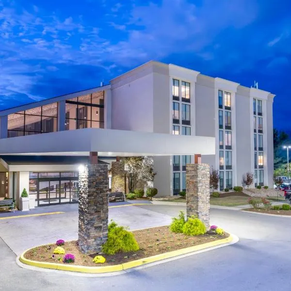 Candlewood Suites - Roanoke Airport，位于罗阿诺的酒店
