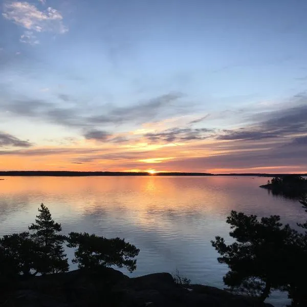 Cozy Cabin in Stockholms Archipelago，位于Svartsö的酒店