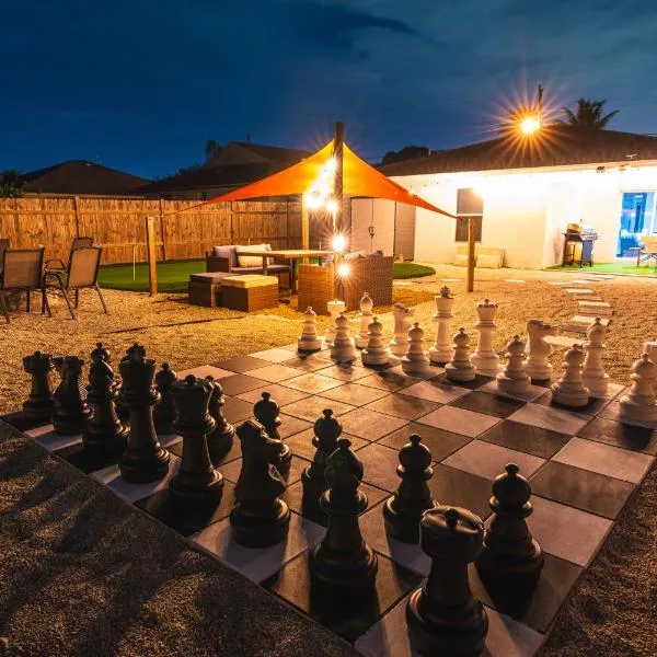 Golfers Paradise 4-hole PUTT-PUTT, Mega Chess with huge backyard, hammock，位于朱庇特的酒店