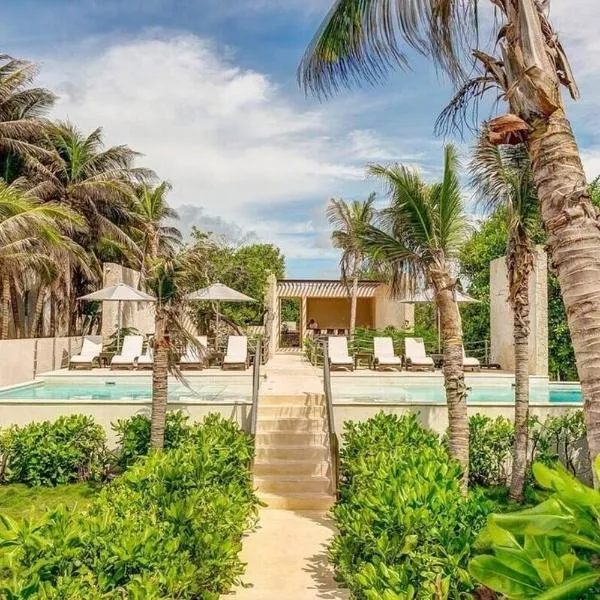 Akumal Bay With Access To The Beach 7 Rooftop Pools，位于艾库玛尔的酒店