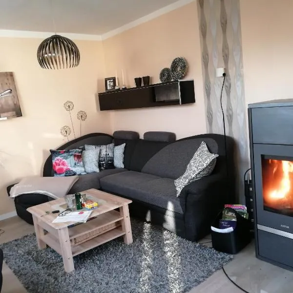 Ferienhaus am See mit Ruderboot，位于Mustin的酒店