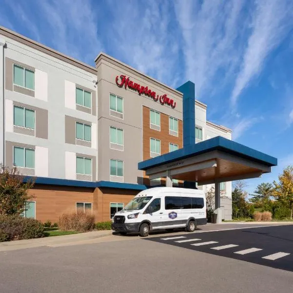 Hampton Inn by Hilton Nashville Airport Century Place，位于纳什维尔的酒店