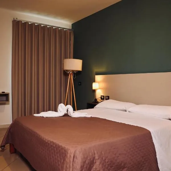 Hotel Futuro，位于阿韦尔萨的酒店